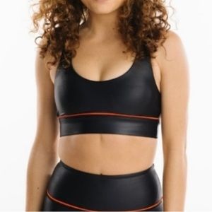 Zyia black sweetheart metallic strappy sports bra size M EUC
